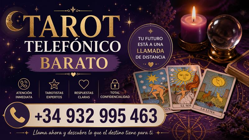 Consulta de tarot telefónico barato con cartas del tarot y teléfono sobre mesa esotérica